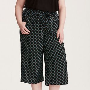 TILE PRINT WIDE LEG CROPPED PANTS